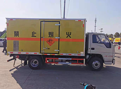 河南爆破器材运输车工人安全操作规范与智能技术保障